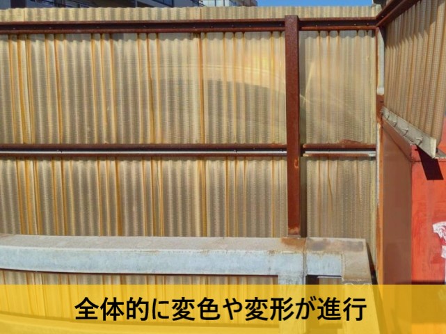 【堺市中区】立体駐車場の劣化した目隠し波板の現地調査｜波板の張り替え・部分塗装をご提案